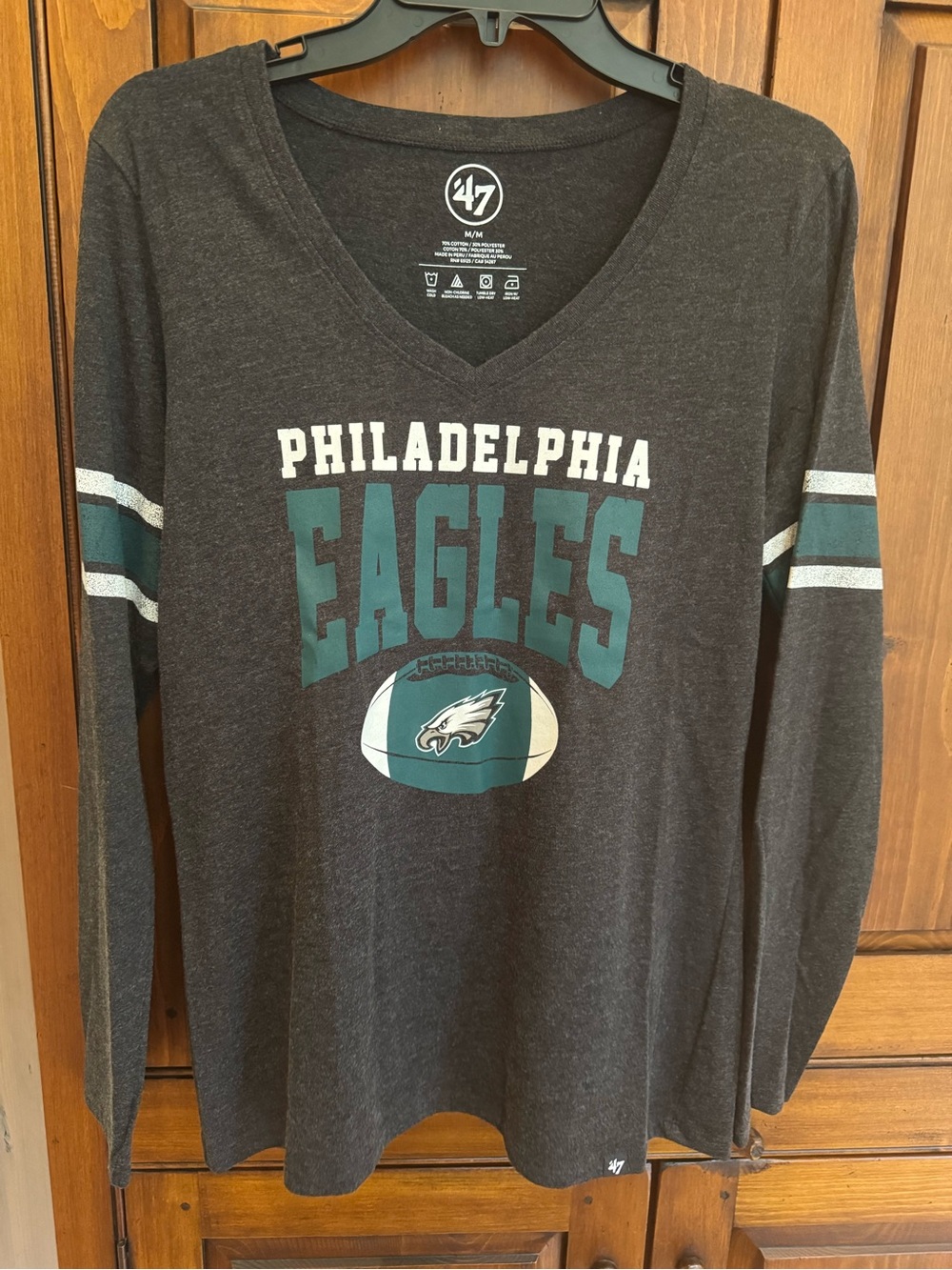 ‘47 Ladies Medium Dark Gray Eagles Long Sleeve V-Neck Shirt NWOT